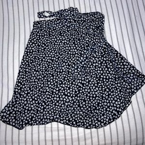 Black with white flower wrap skirt with tie, Size Small.